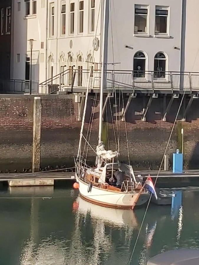 Unique By The Sea Botel *